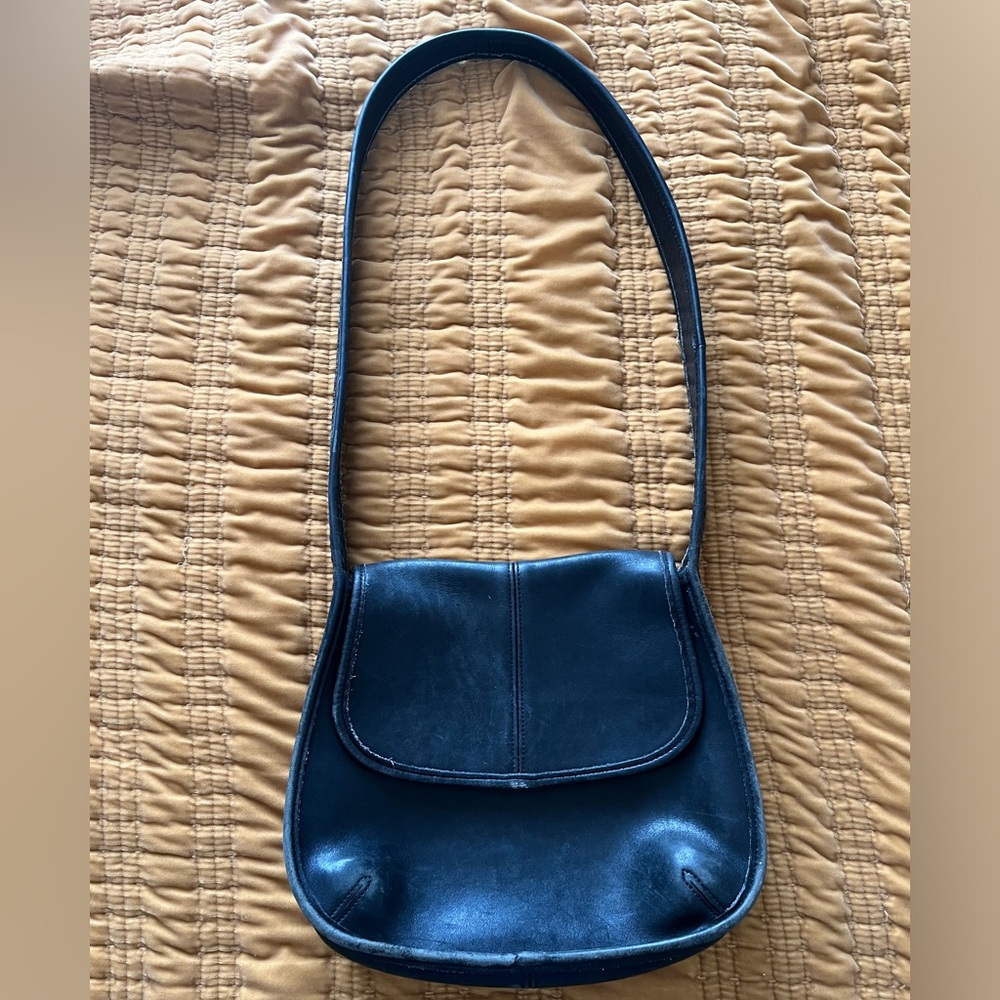 Vintage Coach black leather shoulder purse